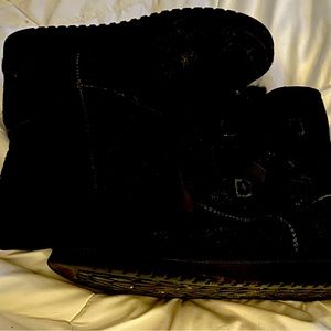 Kookaburra boots size 8, black.